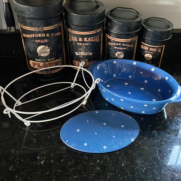 Temptations 1.5 Qt. Baking Dish. Blue & White Polka Dot Pattern. EUC - Picture 4 of 9